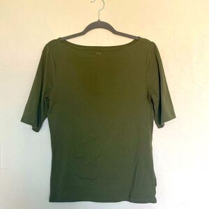 Army green short sleeve scoop T-shirt